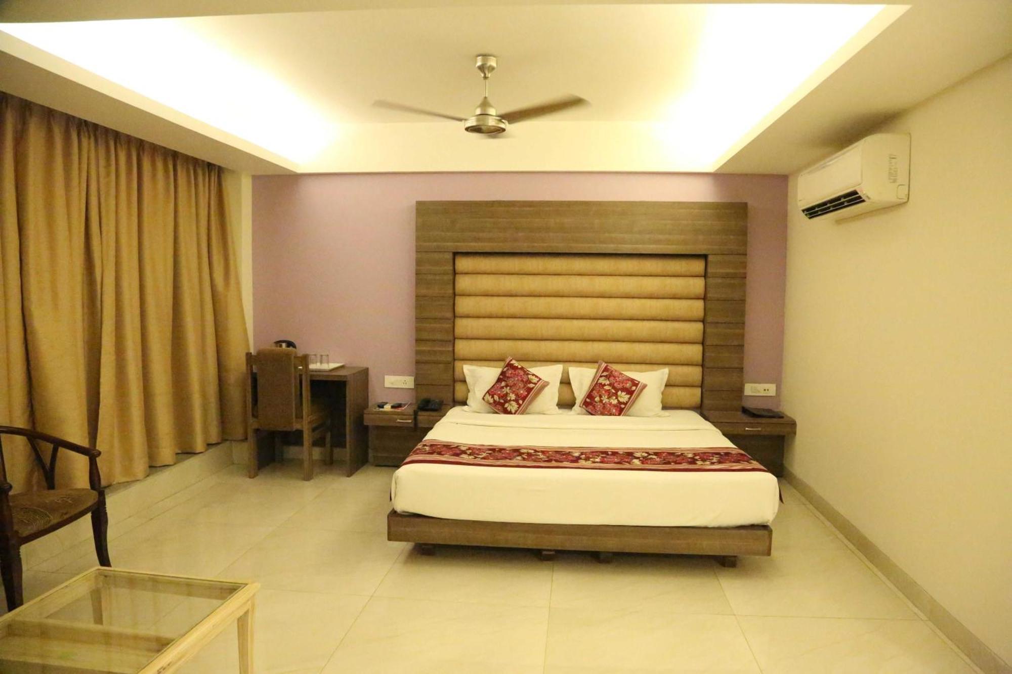 Palette Hotel Nisarga By Sunday Bhopal Eksteriør bilde