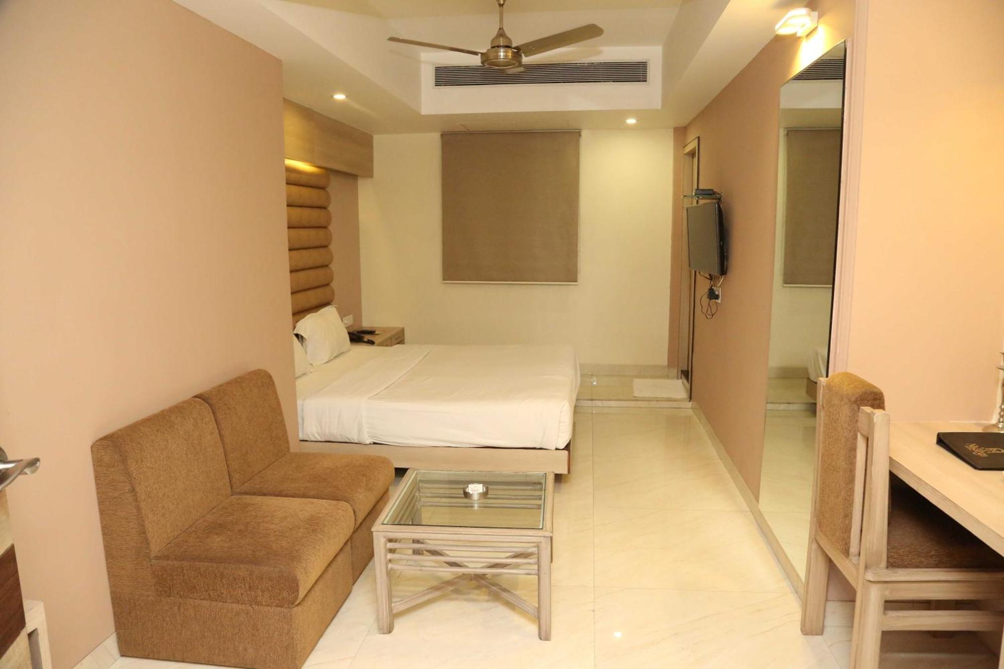 Palette Hotel Nisarga By Sunday Bhopal Eksteriør bilde
