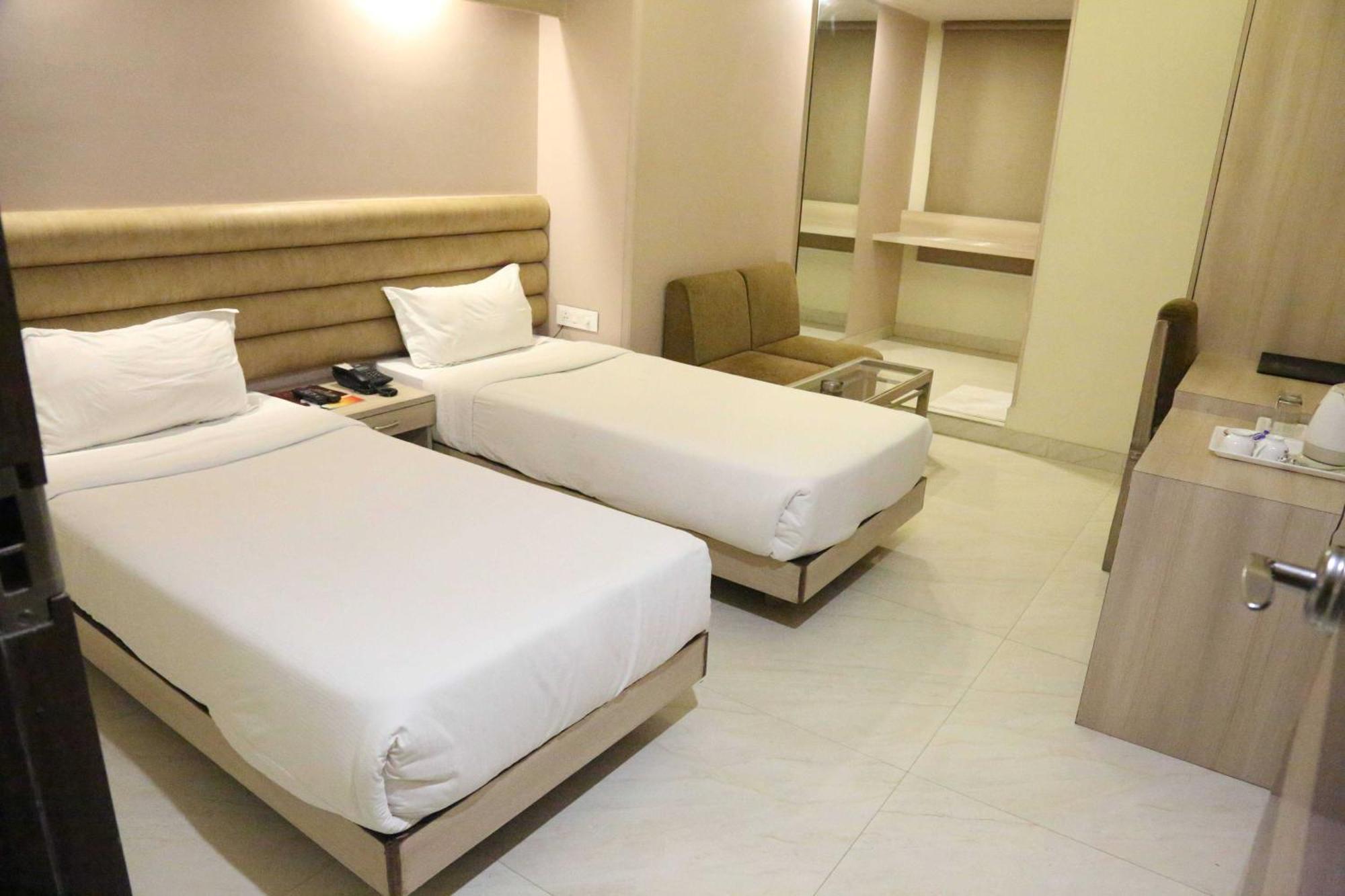 Palette Hotel Nisarga By Sunday Bhopal Eksteriør bilde