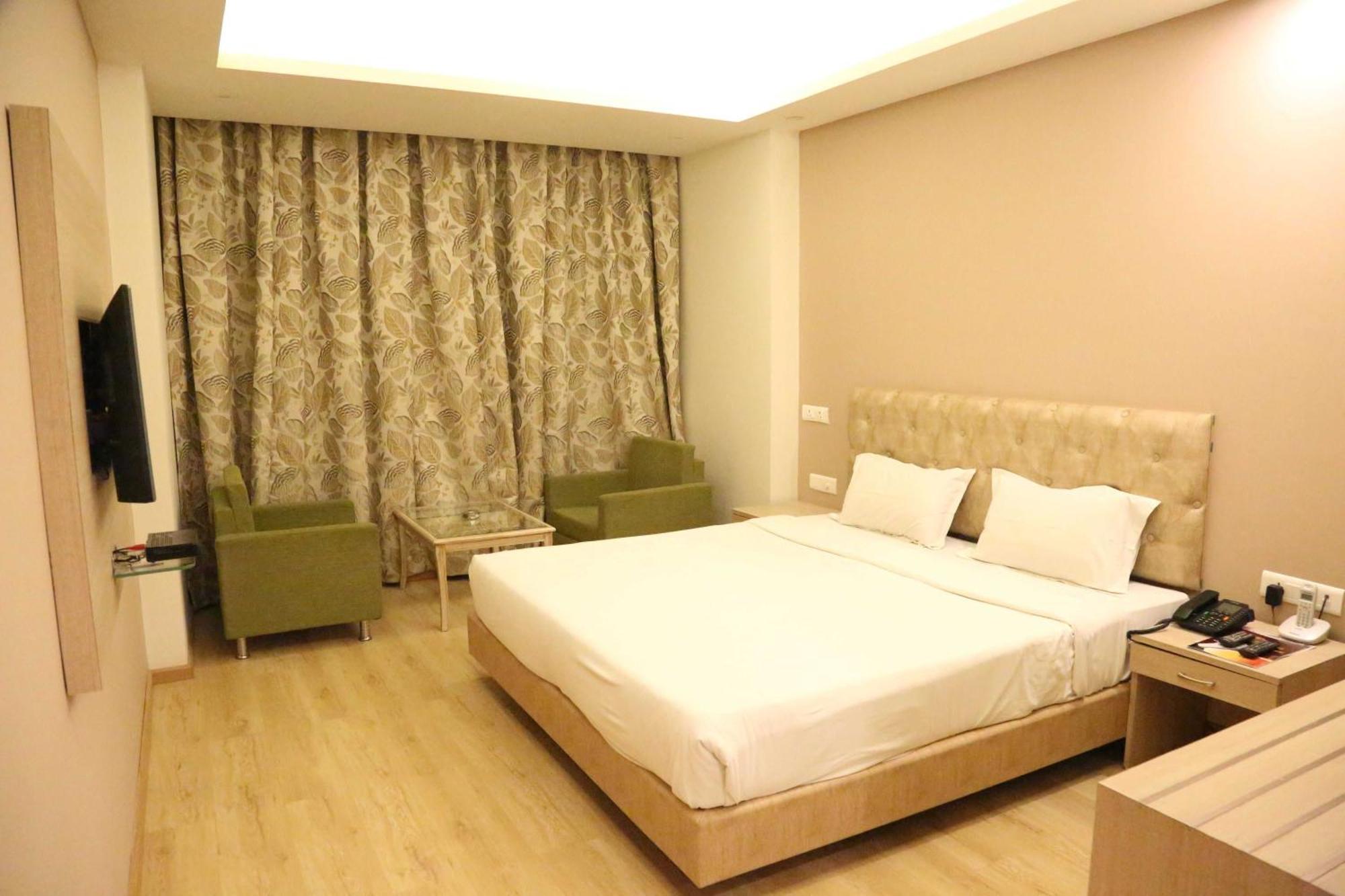 Palette Hotel Nisarga By Sunday Bhopal Eksteriør bilde