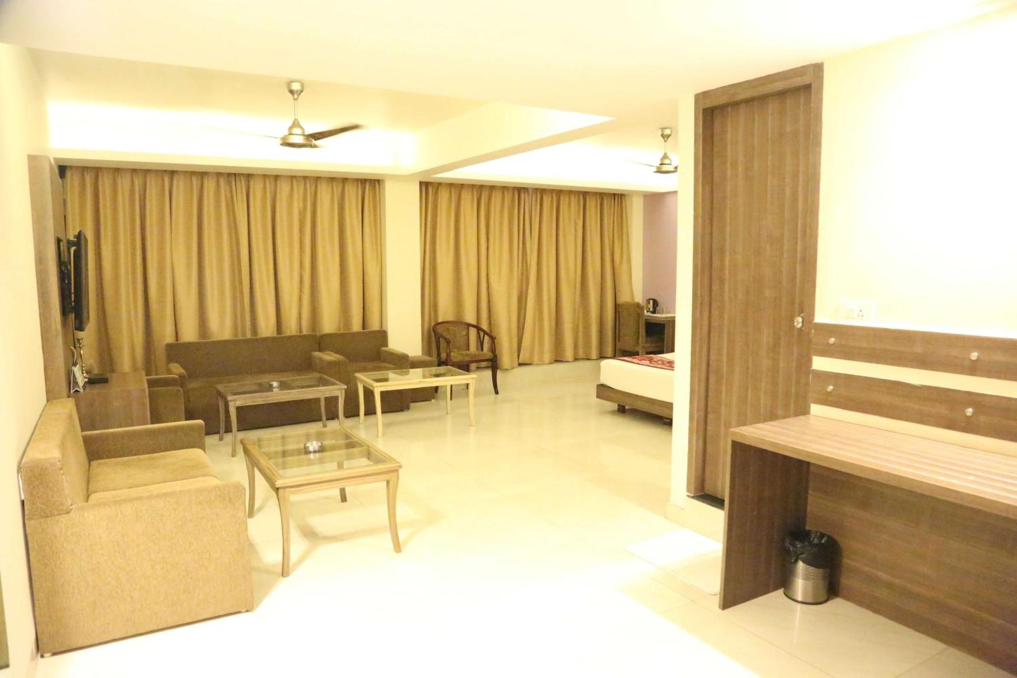 Palette Hotel Nisarga By Sunday Bhopal Eksteriør bilde